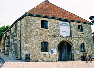 Warehouse at Southampton; 
photo © S. Alsford